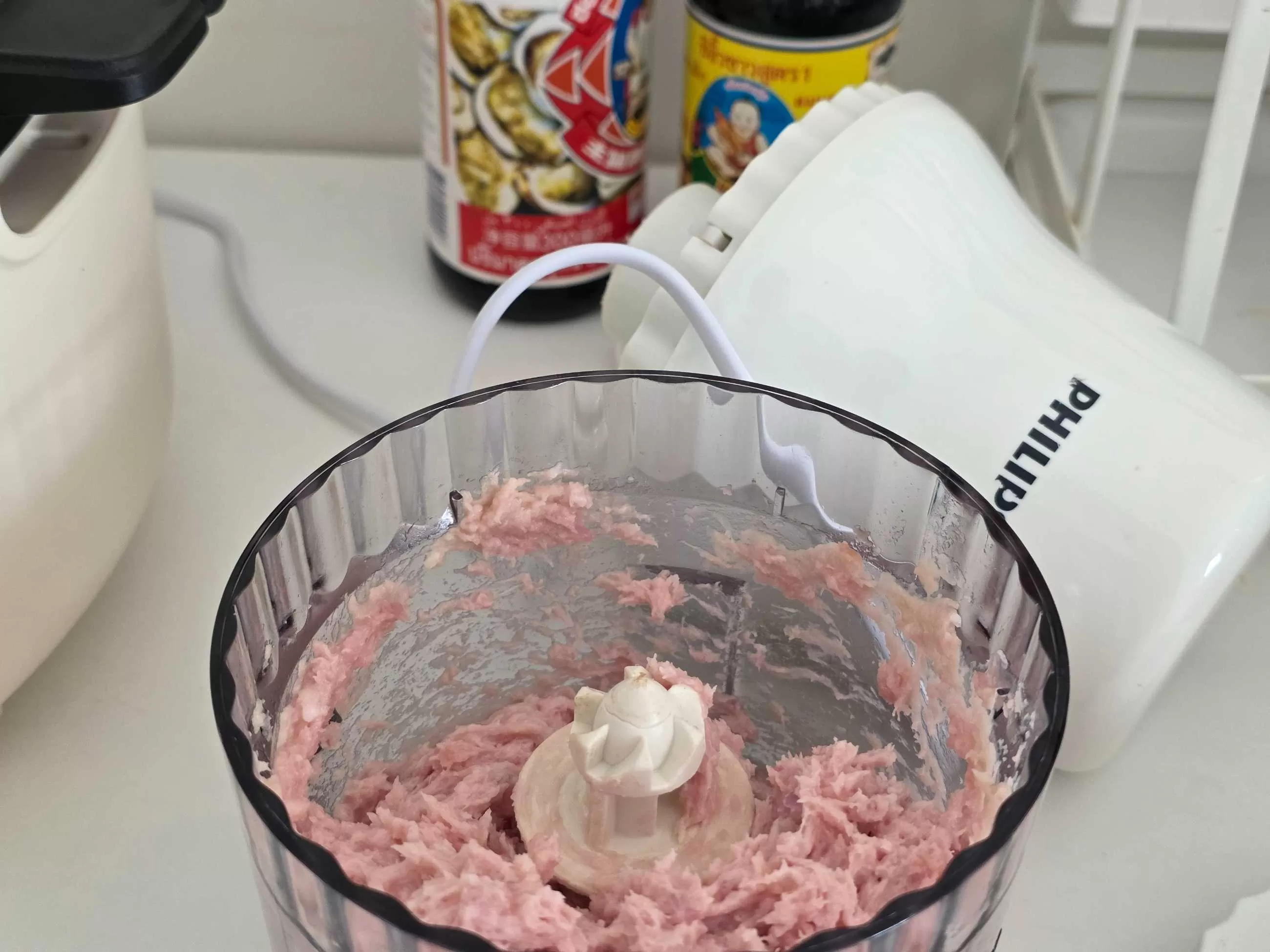 making-pork-filling-philips-food-processor (2).webp